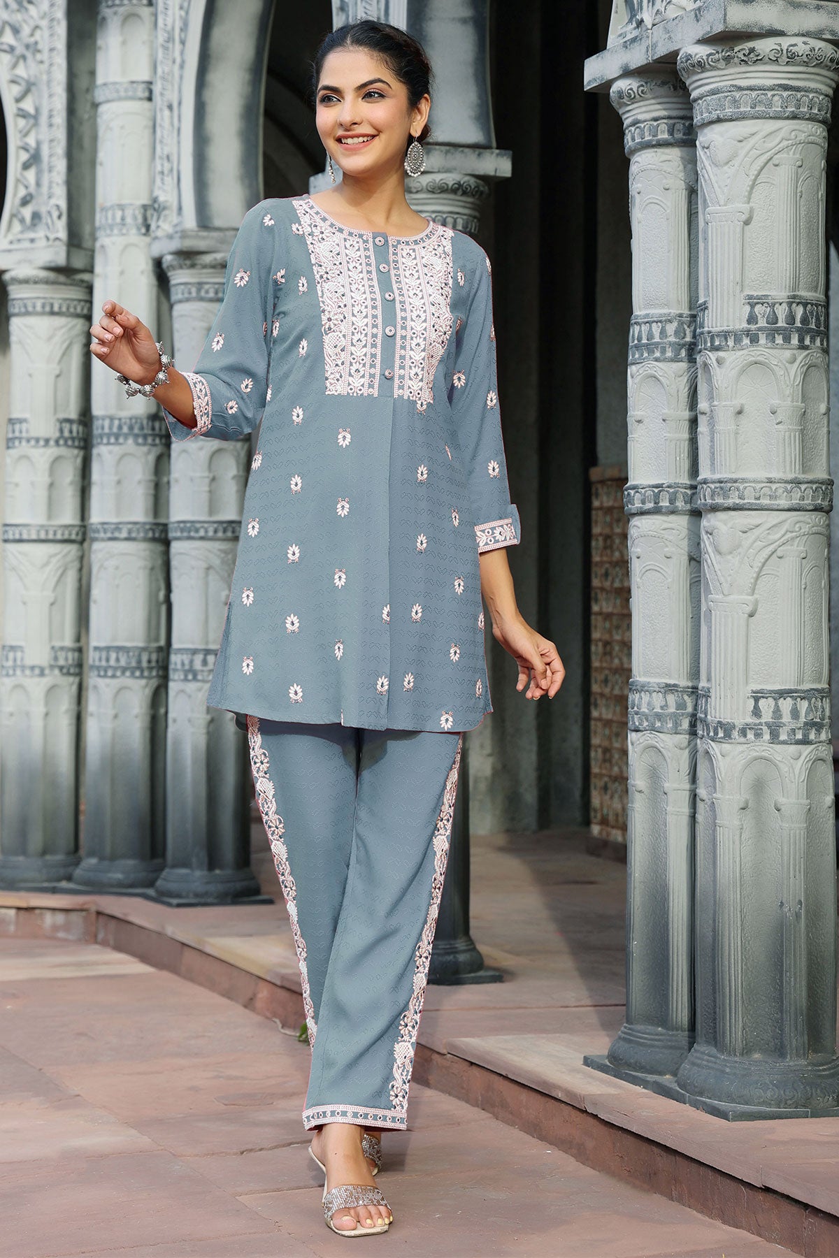 Grey Muslin Floral Thread and Zari Embroidered Kurti Pant Co-ord Set