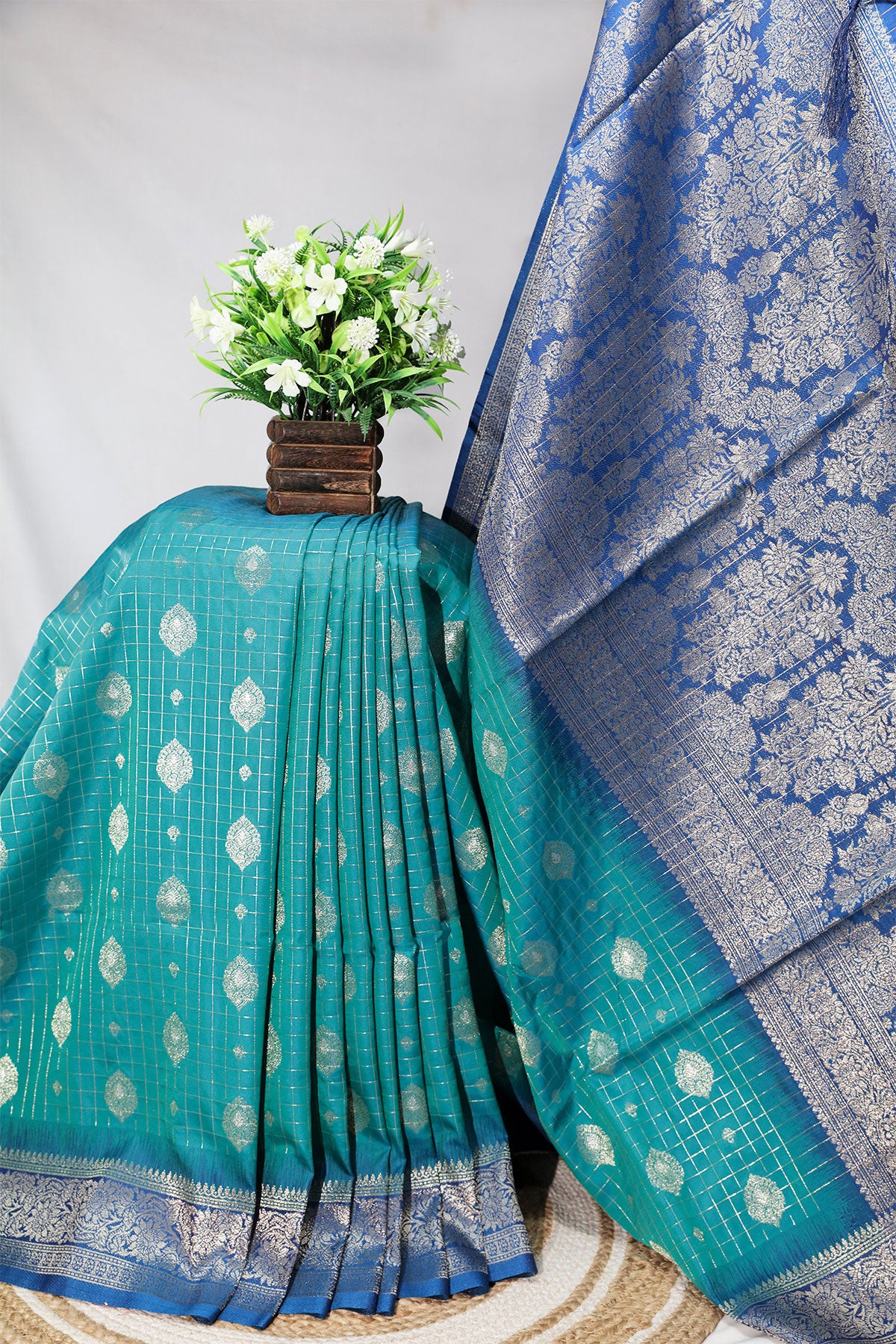 Rama Silk Weaving Saree Elegant Festive Wear